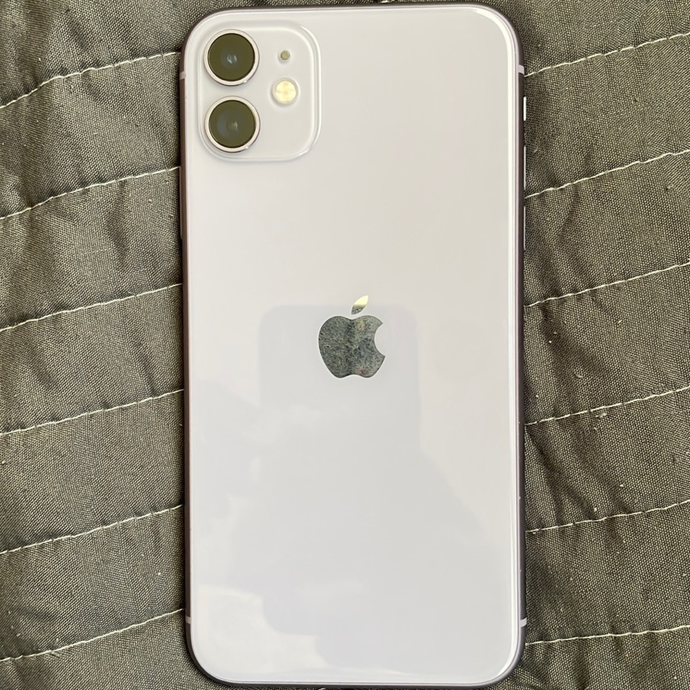 IPhone 11 Purple 64GB (UNLOCKED) good condition